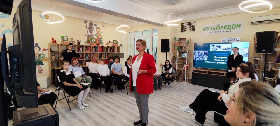 Ко Дню освобождения Мелитополя в областном Центре искусств и народного творчества состоялся патриотический час: «История малого Сталинграда"