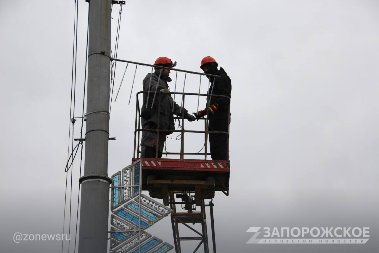 Мелитополь украсят к Новому году до 20 декабря Мелитополь украсят к Новому году до 20 декабря