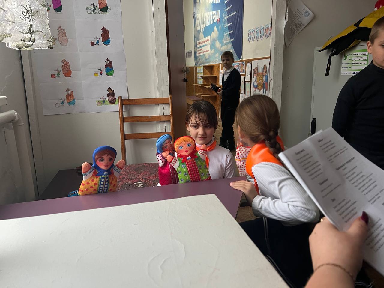 Волшебный Занавес: Кукольное Театральное Представление в Библиотеке! Волшебный Занавес: Кукольное Театральное Представление в Библиотеке!