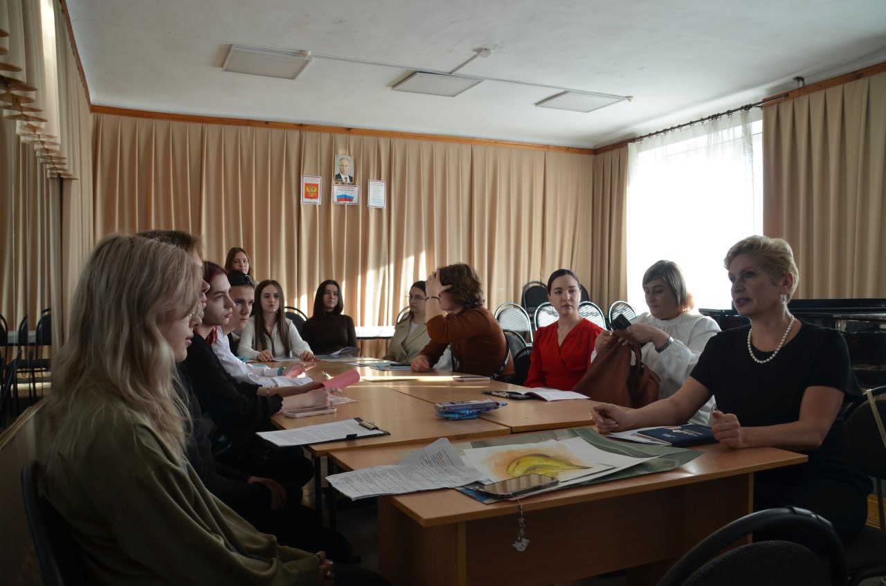 Разгадываем тайны творчества! Круглый стол в Мелитопольском колледже культуры и искусств Разгадываем тайны творчества! Круглый стол в Мелитопольском колледже культуры и искусств