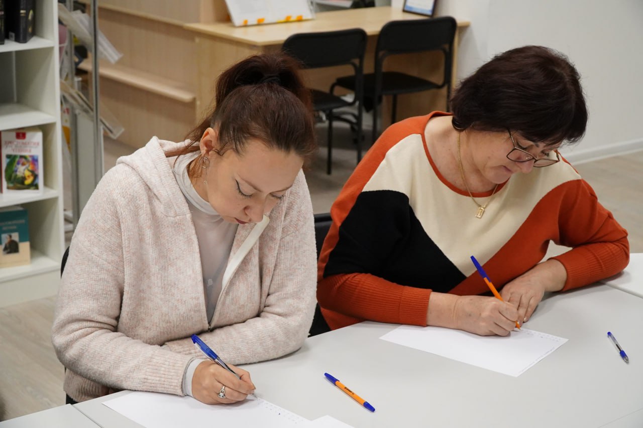 В Центральной городской библиотеке им. М. Ю. Лермонтова состоялась образовательная акция «Военно-патриотический диктант» В Центральной городской библиотеке им. М. Ю. Лермонтова состоялась образовательная акция «Военно-патриотический диктант»