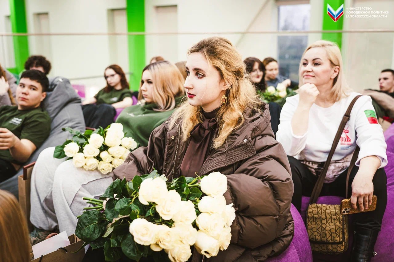 Поэт из Забайкалья познакомил молодежь Мелитополя со своими стихами Поэт из Забайкалья познакомил молодежь Мелитополя со своими стихами