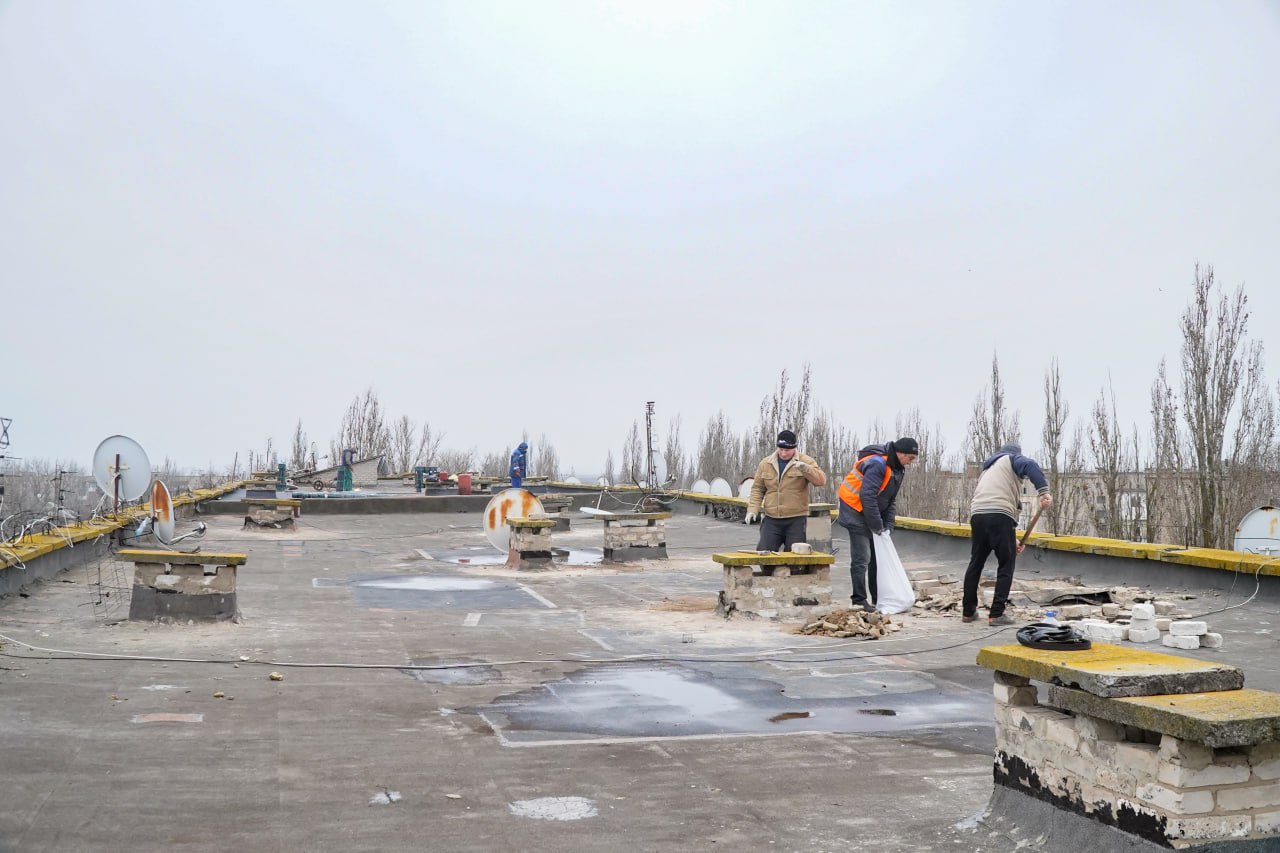 Власти Мелитополя организовали ремонт кровли многоквартирного дома после обращения жителя Власти Мелитополя организовали ремонт кровли многоквартирного дома после обращения жителя