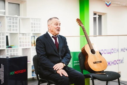 Поэт из Забайкалья познакомил молодежь Мелитополя со своими стихами