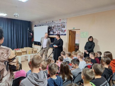 В День волонтёра сотрудники Министерства финансов ЗО посетили ГБУ "Мелитопольский Областной Центр Социально-Психологической Реабилитации Детей", чтобы подарить ребятам праздник