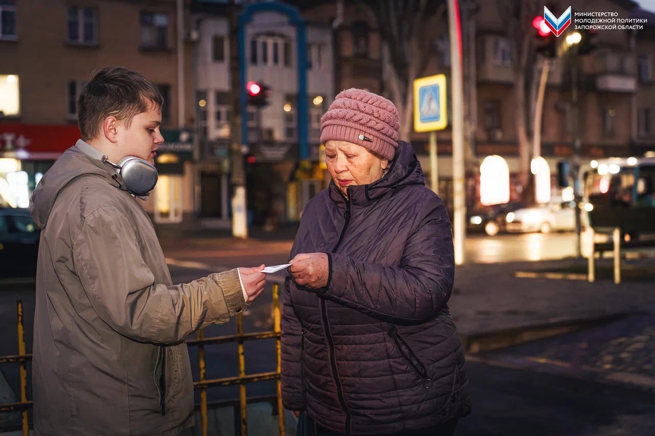 Добровольцы Запорожского регионального отделения «Волонтёров Победы» в Мелитополе приняли участие во Всероссийской акции в честь Дня Героев Отечества Добровольцы Запорожского регионального отделения «Волонтёров Победы» в Мелитополе приняли участие во Всероссийской акции в честь Дня Героев Отечества