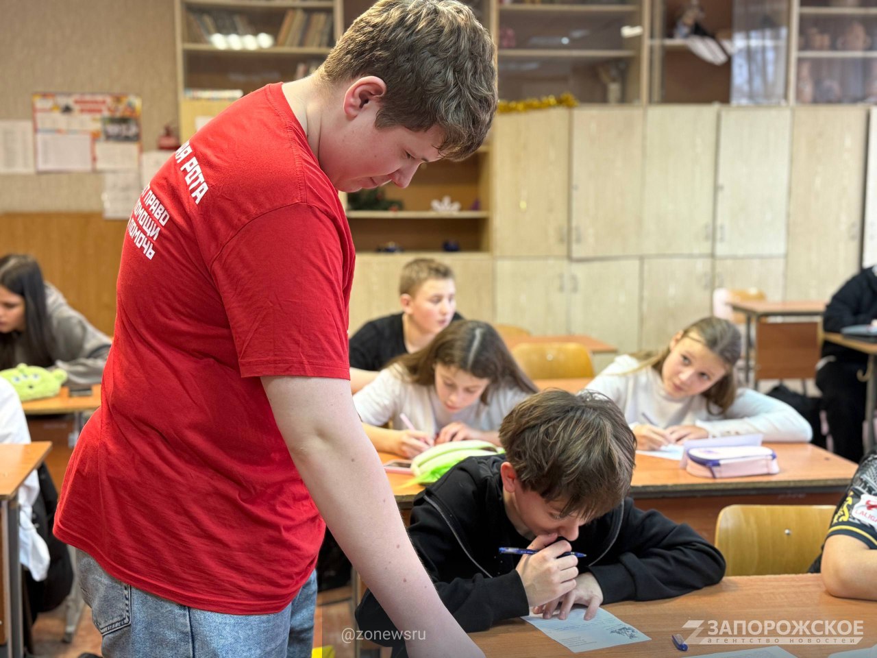 Молодежь Мелитополя в день Героев Отечества написала письма бойцам на передовой Молодежь Мелитополя в день Героев Отечества написала письма бойцам на передовой