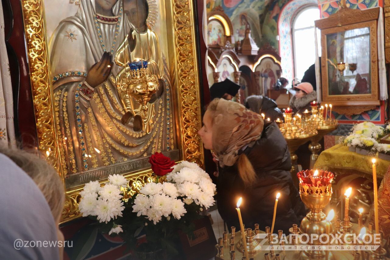 В Мелитополь привезли ковчег с частицей святых мощей апостола Андрея Первозванного В Мелитополь привезли ковчег с частицей святых мощей апостола Андрея Первозванного