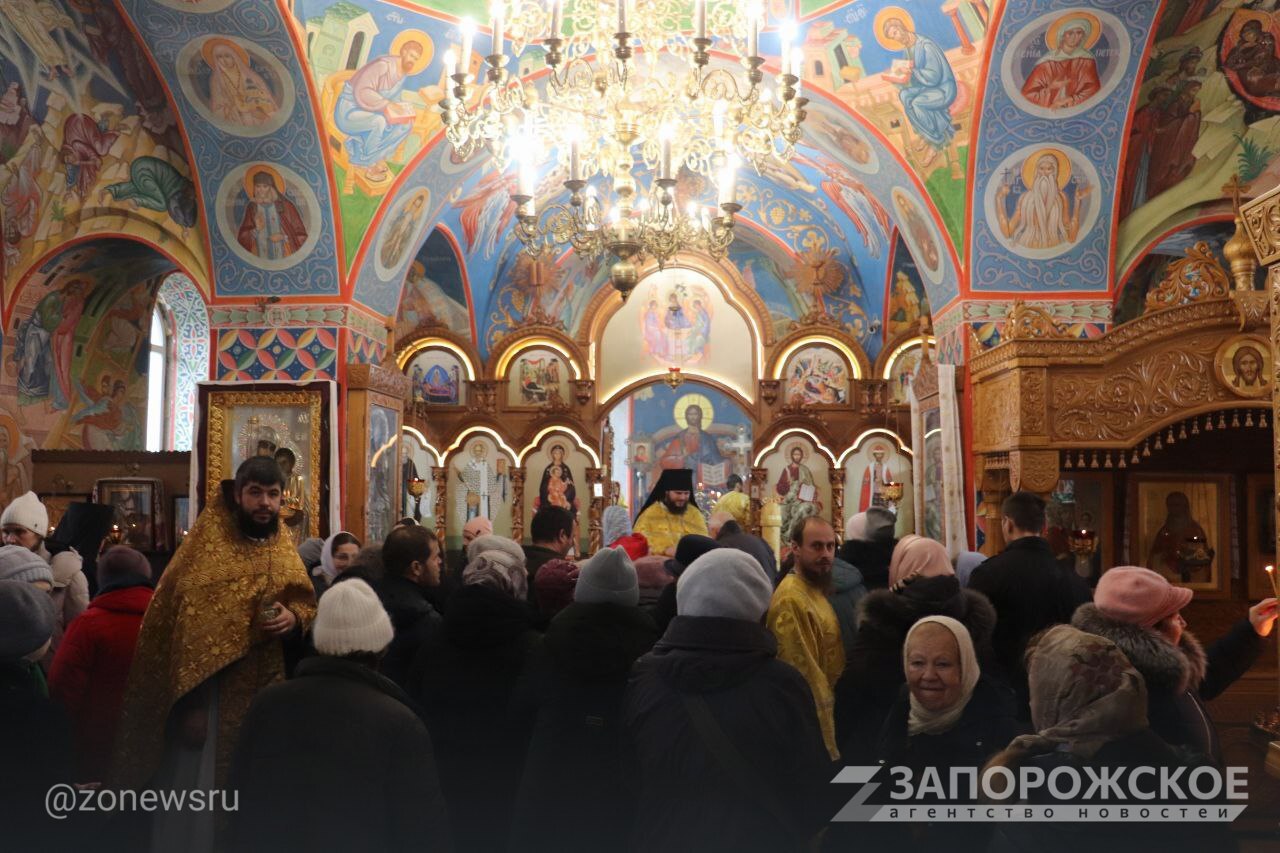 В Мелитополь привезли ковчег с частицей святых мощей апостола Андрея Первозванного В Мелитополь привезли ковчег с частицей святых мощей апостола Андрея Первозванного