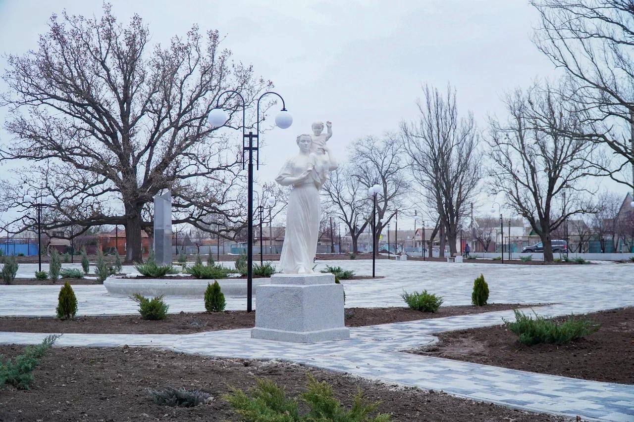 Сегодня в Мелитополе на базе парка Железнодорожников создается парк Участников СВО Сегодня в Мелитополе на базе парка Железнодорожников создается парк Участников СВО