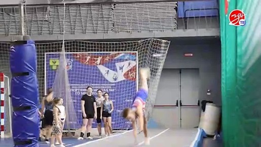 В новом выпуске программы «Спорт в лицах» мы в гимнастическом зале разговариваем с президентом Федерации Запорожской области по прыжкам на батуте Игорем Лосевичевым