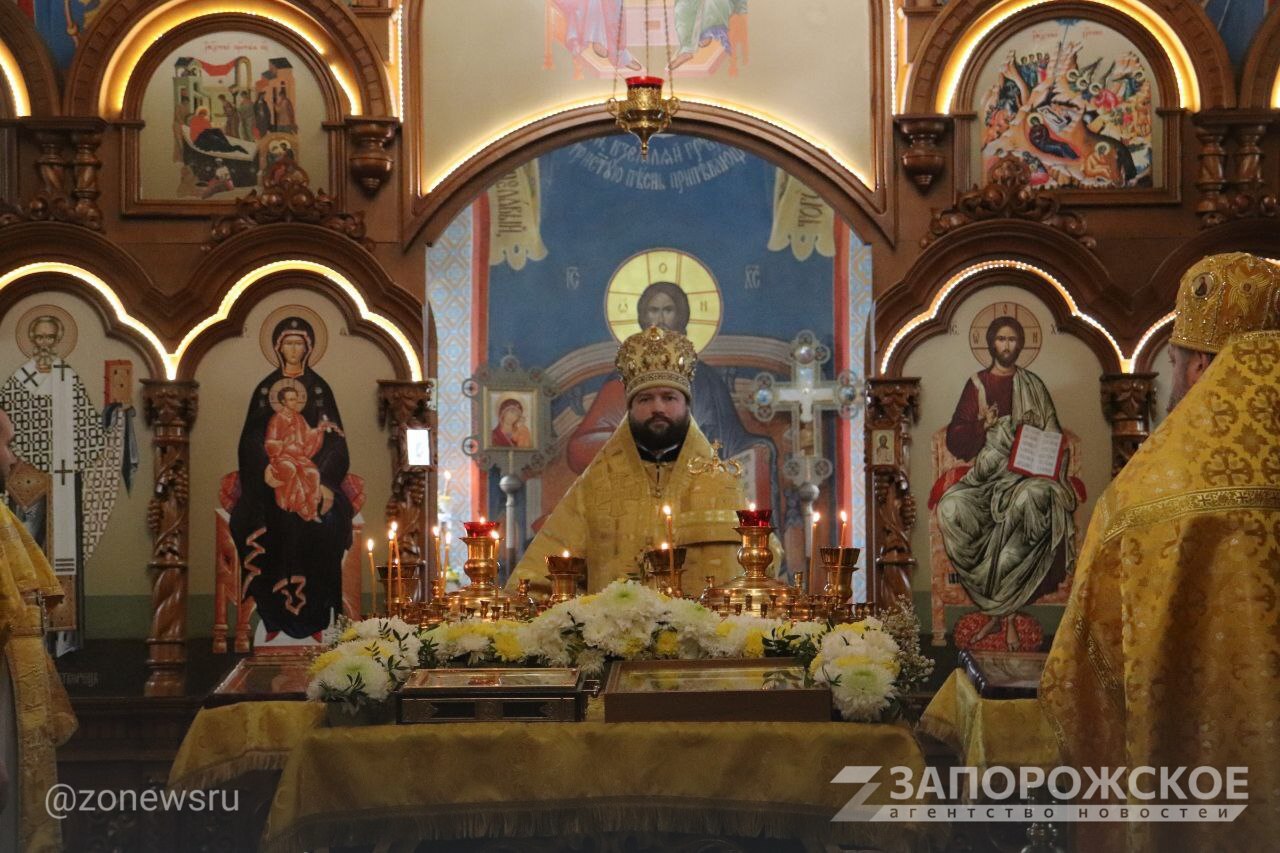 В Мелитополь привезли ковчег с частицей святых мощей апостола Андрея Первозванного В Мелитополь привезли ковчег с частицей святых мощей апостола Андрея Первозванного