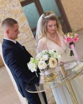 В День Конституции Российской Федерации в территориальном отделе ЗАГС города Мелитополь и Мелитопольского района состоялись торжественные церемонии заключения браков