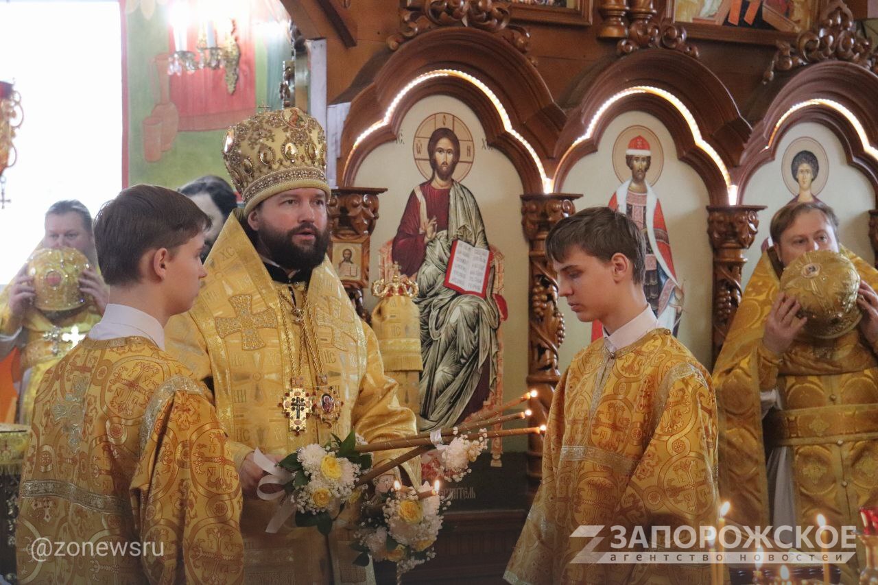 В Мелитополь привезли ковчег с частицей святых мощей апостола Андрея Первозванного В Мелитополь привезли ковчег с частицей святых мощей апостола Андрея Первозванного