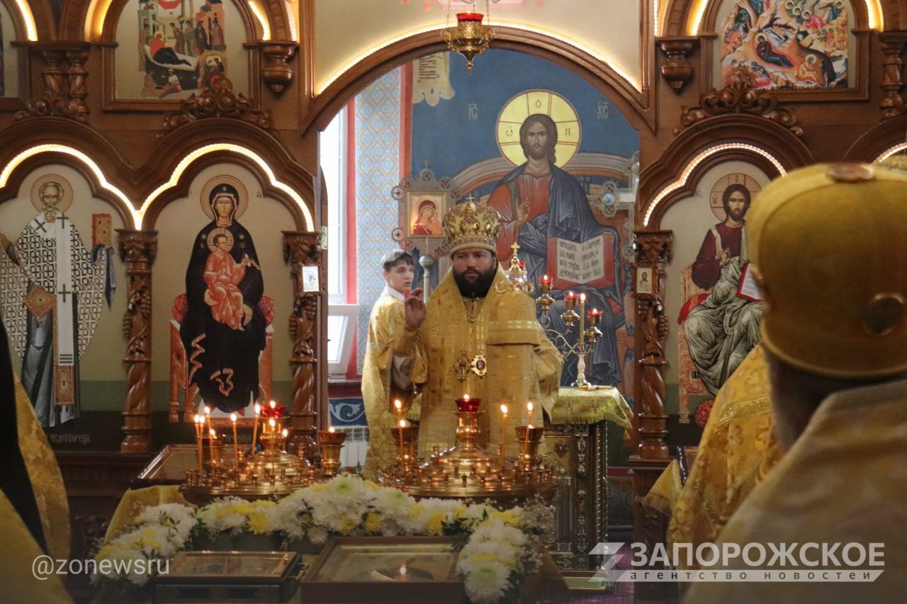 В Мелитополь привезли ковчег с частицей святых мощей апостола Андрея Первозванного В Мелитополь привезли ковчег с частицей святых мощей апостола Андрея Первозванного