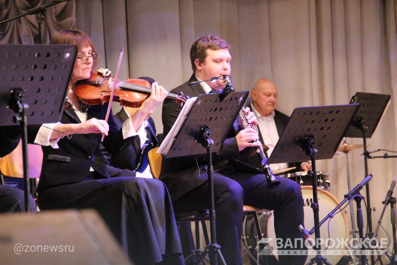 В Мелитополе прошел праздничный концерт ко Дню Конституции В Мелитополе прошел праздничный концерт ко Дню Конституции