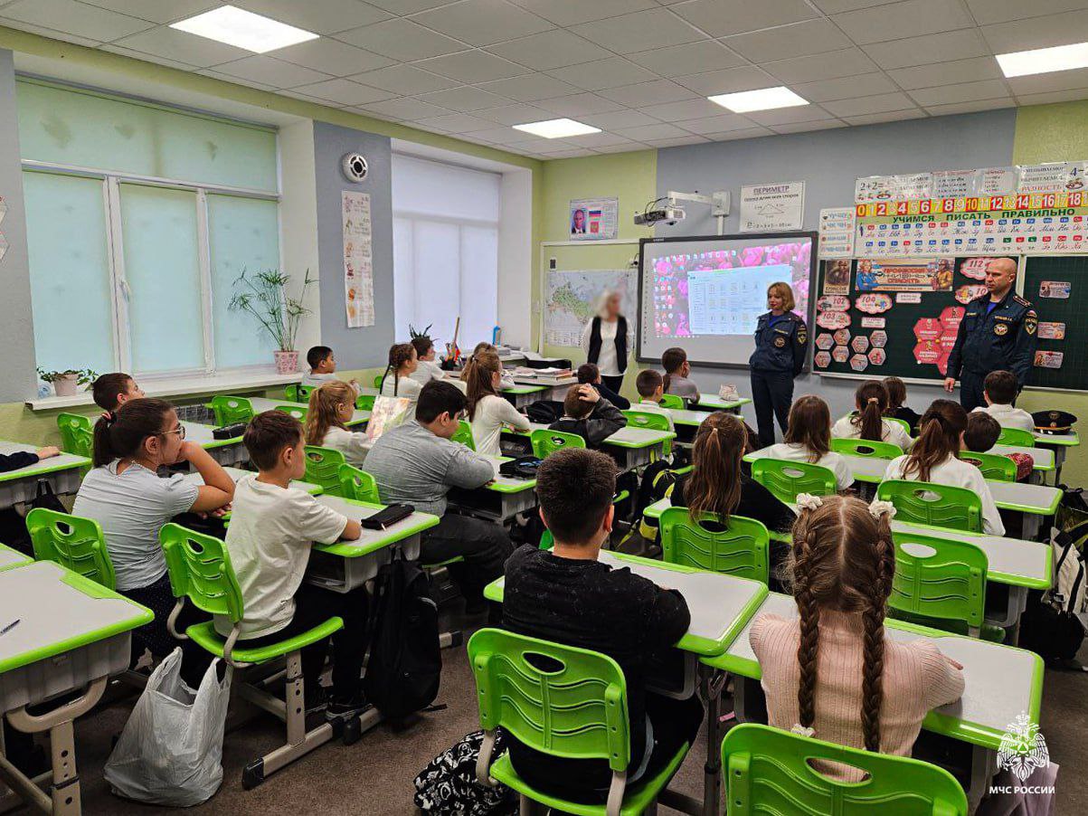 Инспекторы государственного пожарного надзора провели интерактивный урок по безопасности в средней общеобразовательной школе Мелитополя