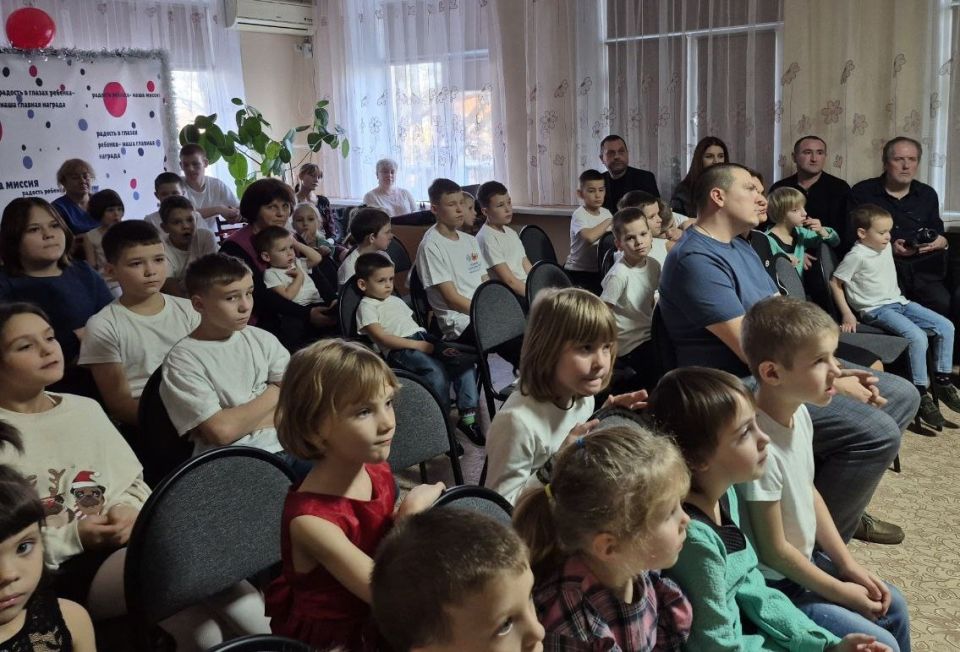 Судьи региона поздравили детей Мелитополя с Днем Святого Николая Судьи региона поздравили детей Мелитополя с Днем Святого Николая