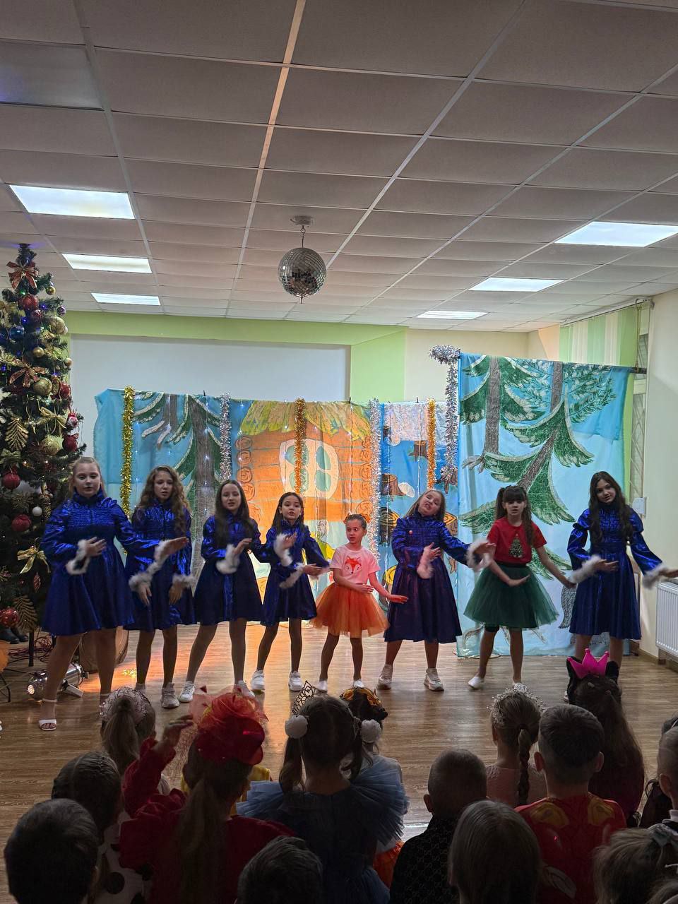 НОВОГОДНИЕ ПРИКЛЮЧЕНИЯ ЗАЖГЛИ СЕРДЦА В КЛУБЕ "ФАКЕЛ"! НОВОГОДНИЕ ПРИКЛЮЧЕНИЯ ЗАЖГЛИ СЕРДЦА В КЛУБЕ "ФАКЕЛ"!