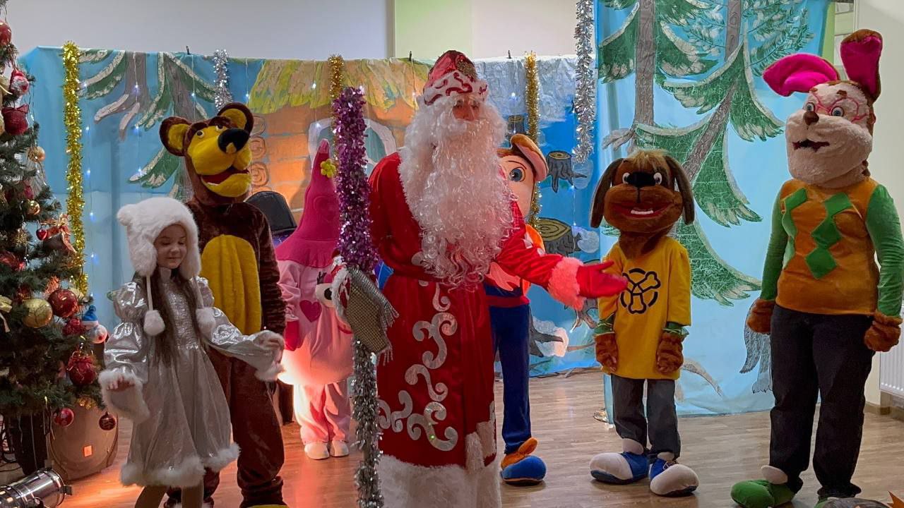 НОВОГОДНИЕ ПРИКЛЮЧЕНИЯ ЗАЖГЛИ СЕРДЦА В КЛУБЕ "ФАКЕЛ"! НОВОГОДНИЕ ПРИКЛЮЧЕНИЯ ЗАЖГЛИ СЕРДЦА В КЛУБЕ "ФАКЕЛ"!