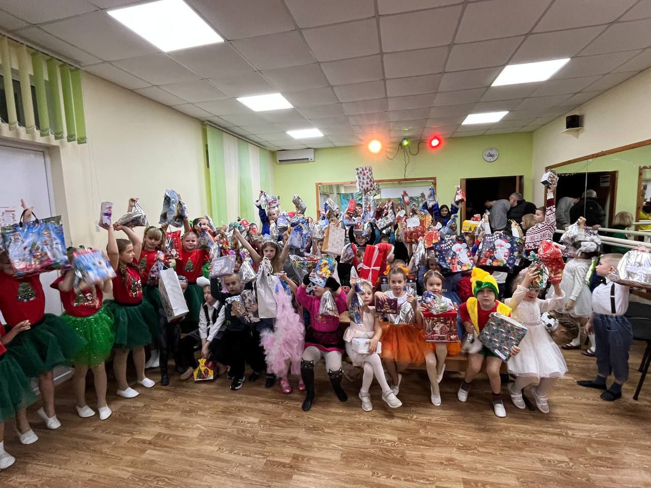 НОВОГОДНИЕ ПРИКЛЮЧЕНИЯ ЗАЖГЛИ СЕРДЦА В КЛУБЕ "ФАКЕЛ"! НОВОГОДНИЕ ПРИКЛЮЧЕНИЯ ЗАЖГЛИ СЕРДЦА В КЛУБЕ "ФАКЕЛ"!