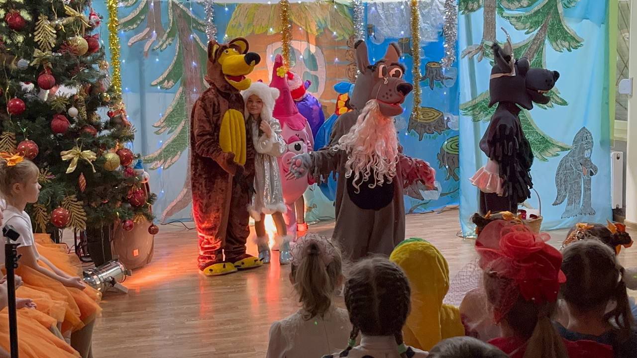 НОВОГОДНИЕ ПРИКЛЮЧЕНИЯ ЗАЖГЛИ СЕРДЦА В КЛУБЕ "ФАКЕЛ"! НОВОГОДНИЕ ПРИКЛЮЧЕНИЯ ЗАЖГЛИ СЕРДЦА В КЛУБЕ "ФАКЕЛ"!