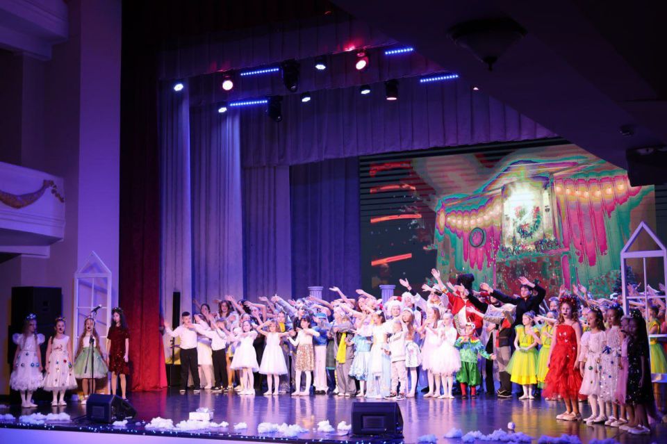 В Мелитополе наградили коллектив Дворца культуры железнодорожников за вклад в развитие детского творчества В Мелитополе наградили коллектив Дворца культуры железнодорожников за вклад в развитие детского творчества