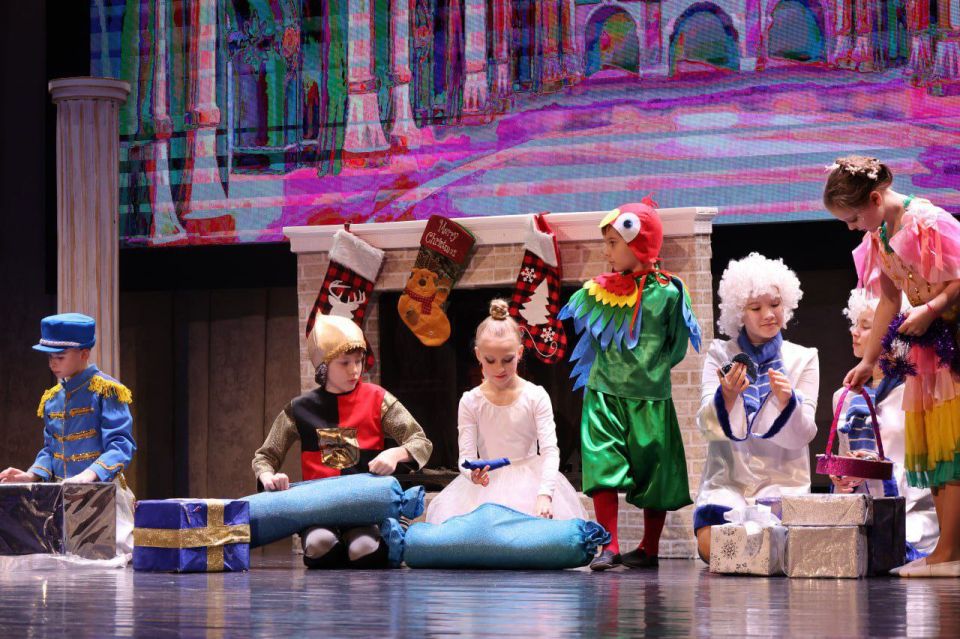 В Мелитополе наградили коллектив Дворца культуры железнодорожников за вклад в развитие детского творчества В Мелитополе наградили коллектив Дворца культуры железнодорожников за вклад в развитие детского творчества