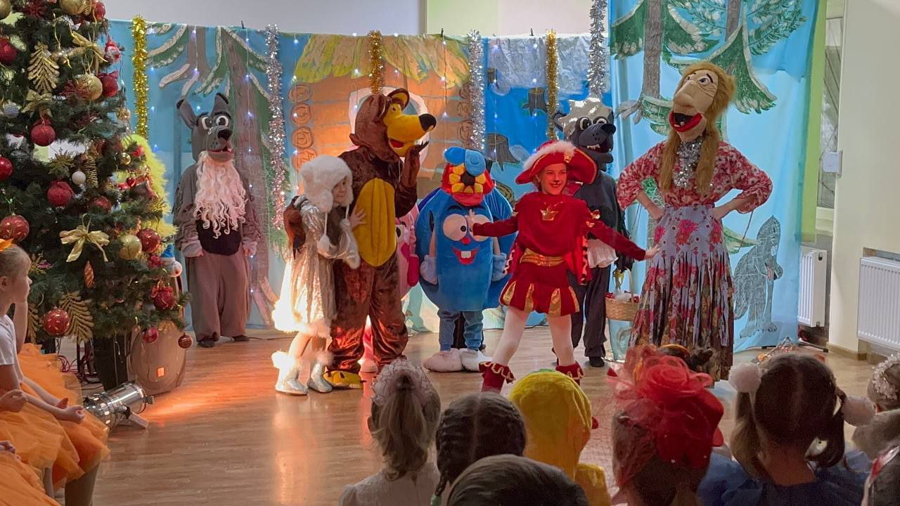 НОВОГОДНИЕ ПРИКЛЮЧЕНИЯ ЗАЖГЛИ СЕРДЦА В КЛУБЕ "ФАКЕЛ"! НОВОГОДНИЕ ПРИКЛЮЧЕНИЯ ЗАЖГЛИ СЕРДЦА В КЛУБЕ "ФАКЕЛ"!