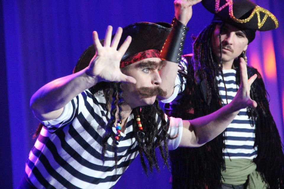 Показ детского спектакля «Доктор Айболит и Бармалей» в постановке севастопольского Государственного ансамбля танца «Черное море» прошел в Областном центре искусств и народного творчества Показ детского спектакля «Доктор Айболит и Бармалей» в постановке севастопольского Государственного ансамбля танца «Черное море» прошел в Областном центре искусств и народного творчества