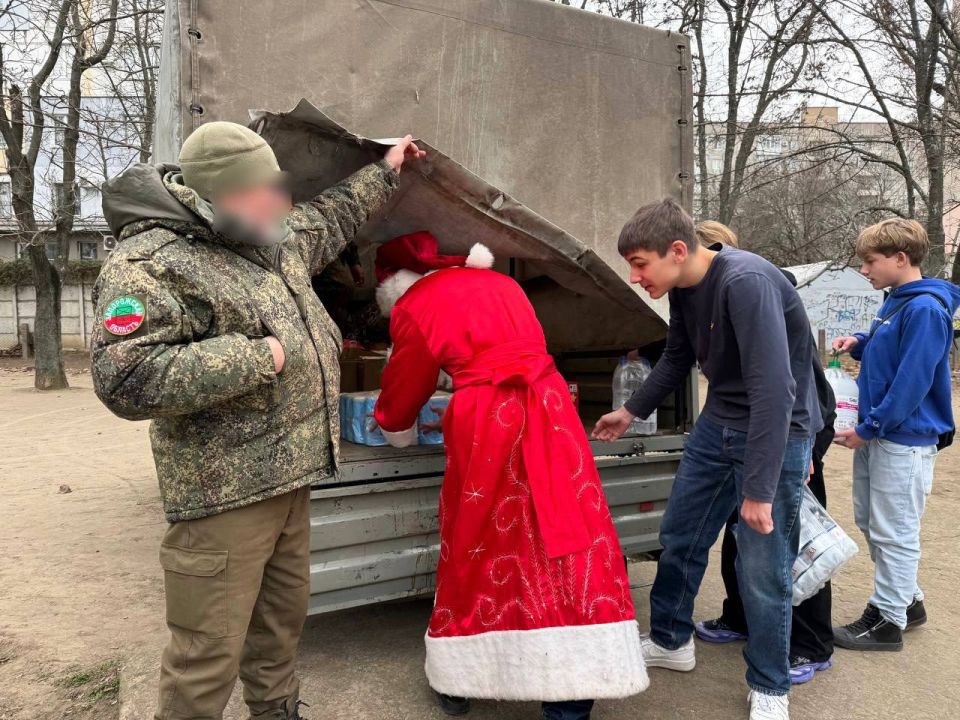 Мелитопольская школа собрала гуманитарную помощь бойцам СВО Мелитопольская школа собрала гуманитарную помощь бойцам СВО