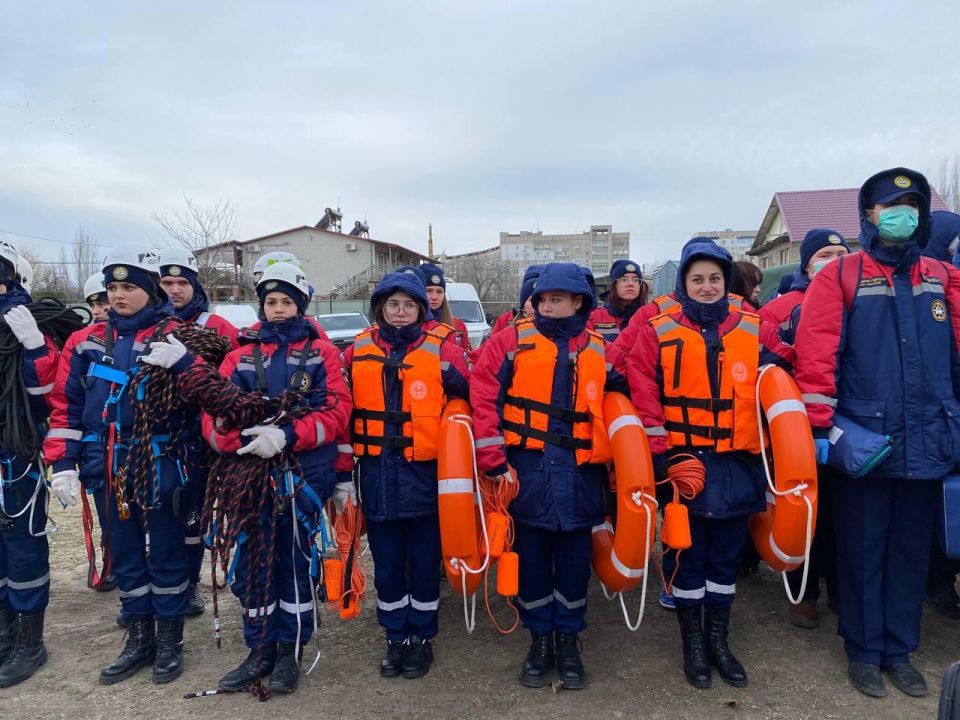 Гвардия жизни. 26 декабря школьный спасательный отряд «Гвардия жизни» ГБУ ОО ЗО «Проминевская СОШ № 16» Мелитопольского района принял участие в торжественном открытии учебно-тренировочного центра добровольцев-спасателей ВСКС... Гвардия жизни. 26 декабря школьный спасательный отряд «Гвардия жизни» ГБУ ОО ЗО «Проминевская СОШ № 16» Мелитопольского района принял участие в торжественном открытии учебно-тренировочного центра добровольцев-спасателей ВСКС...