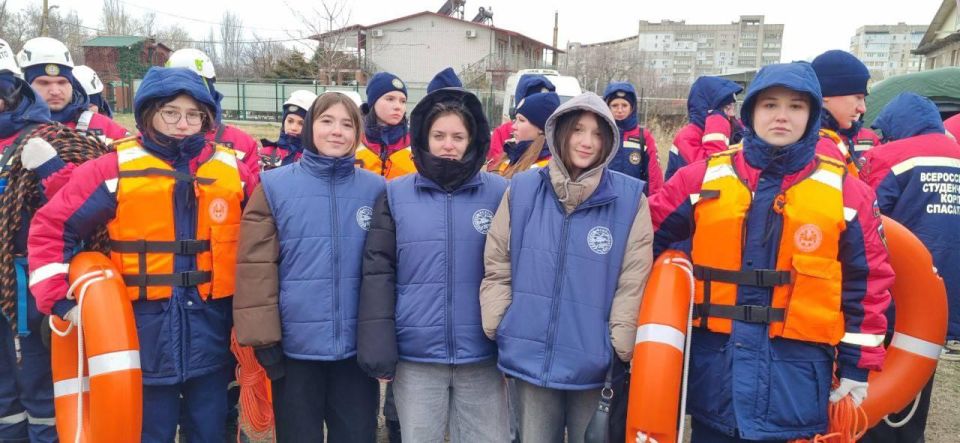 Гвардия жизни. 26 декабря школьный спасательный отряд «Гвардия жизни» ГБУ ОО ЗО «Проминевская СОШ № 16» Мелитопольского района принял участие в торжественном открытии учебно-тренировочного центра добровольцев-спасателей ВСКС... Гвардия жизни. 26 декабря школьный спасательный отряд «Гвардия жизни» ГБУ ОО ЗО «Проминевская СОШ № 16» Мелитопольского района принял участие в торжественном открытии учебно-тренировочного центра добровольцев-спасателей ВСКС...