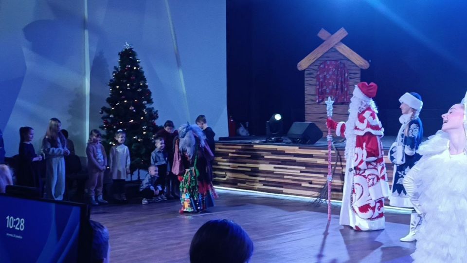 В Мелитополе прошел новогодний утренник «Культурная елка» В Мелитополе прошел новогодний утренник «Культурная елка»