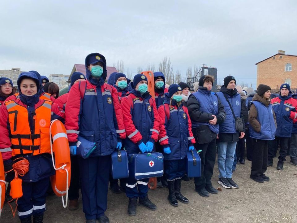 Гвардия жизни. 26 декабря школьный спасательный отряд «Гвардия жизни» ГБУ ОО ЗО «Проминевская СОШ № 16» Мелитопольского района принял участие в торжественном открытии учебно-тренировочного центра добровольцев-спасателей ВСКС... Гвардия жизни. 26 декабря школьный спасательный отряд «Гвардия жизни» ГБУ ОО ЗО «Проминевская СОШ № 16» Мелитопольского района принял участие в торжественном открытии учебно-тренировочного центра добровольцев-спасателей ВСКС...