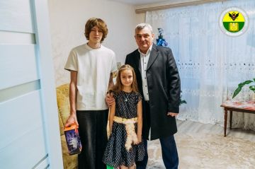 Сергей Золотарёв: Поздравил сегодня Милану и её брата Максима, в рамках благотворительной акции «Ёлка желаний»