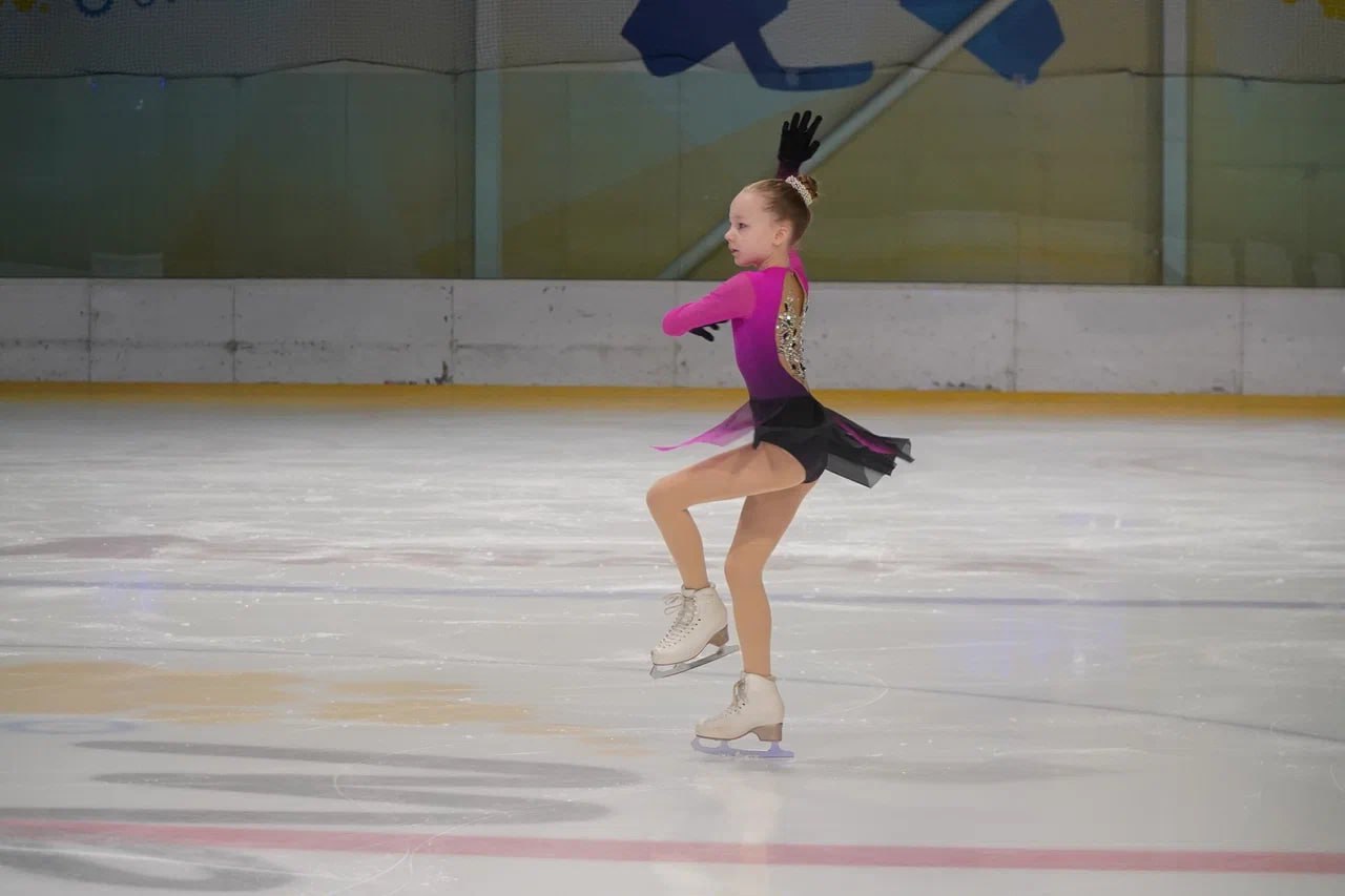 Феерическим завершением 2025 года стало поистине уникальное событие: впервые на Ледовой арене состоялась торжественная церемония бракосочетания Феерическим завершением 2025 года стало поистине уникальное событие: впервые на Ледовой арене состоялась торжественная церемония бракосочетания