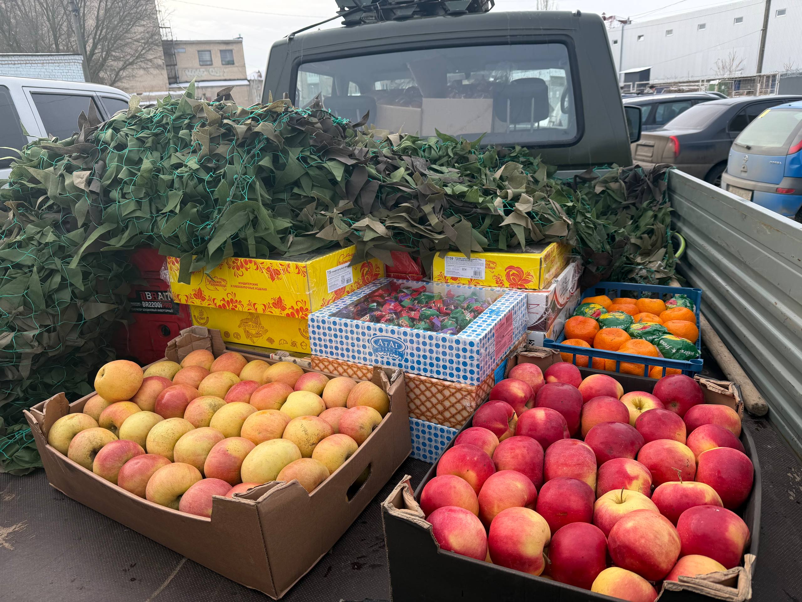 Минпромторг совместно с ГУП «Рынки Запорожья» и ФРП Запорожской области в преддверии Нового года передали гуманитарную помощь бойцам, выполняющим задачи в зоне проведения СВО Минпромторг совместно с ГУП «Рынки Запорожья» и ФРП Запорожской области в преддверии Нового года передали гуманитарную помощь бойцам, выполняющим задачи в зоне проведения СВО