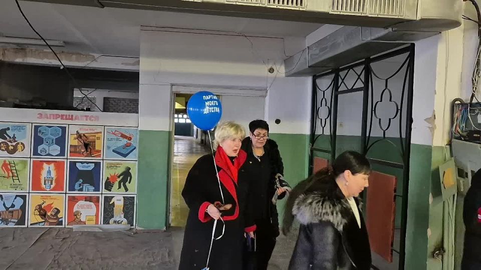 В канун новогодних праздников актив РО ЛДПР Запорожской области во главе с депутатом Законодательного собрания Светланой Третьяк побывал на тёплом и по-настоящему душевном праздничном мероприятии наших подшефных — в обществе...