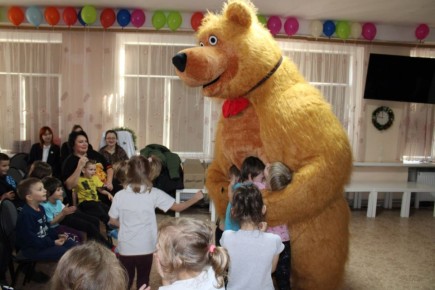 «Полицейский Дед Мороз» поздравил детей в Запорожской области