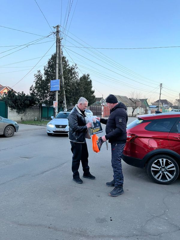 В Запорожской области активисты ЛДПР активно распространяют партийную газету, информируя жителей о праздничном розыгрыше призов В Запорожской области активисты ЛДПР активно распространяют партийную газету, информируя жителей о праздничном розыгрыше призов