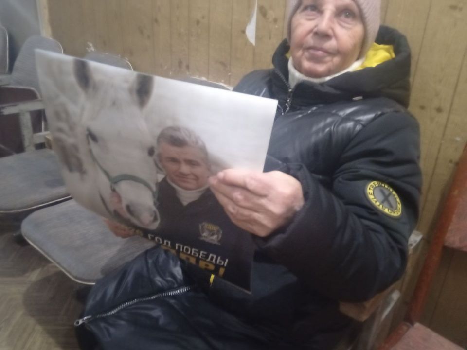 В Запорожской области активисты ЛДПР активно распространяют партийную газету, информируя жителей о праздничном розыгрыше призов В Запорожской области активисты ЛДПР активно распространяют партийную газету, информируя жителей о праздничном розыгрыше призов