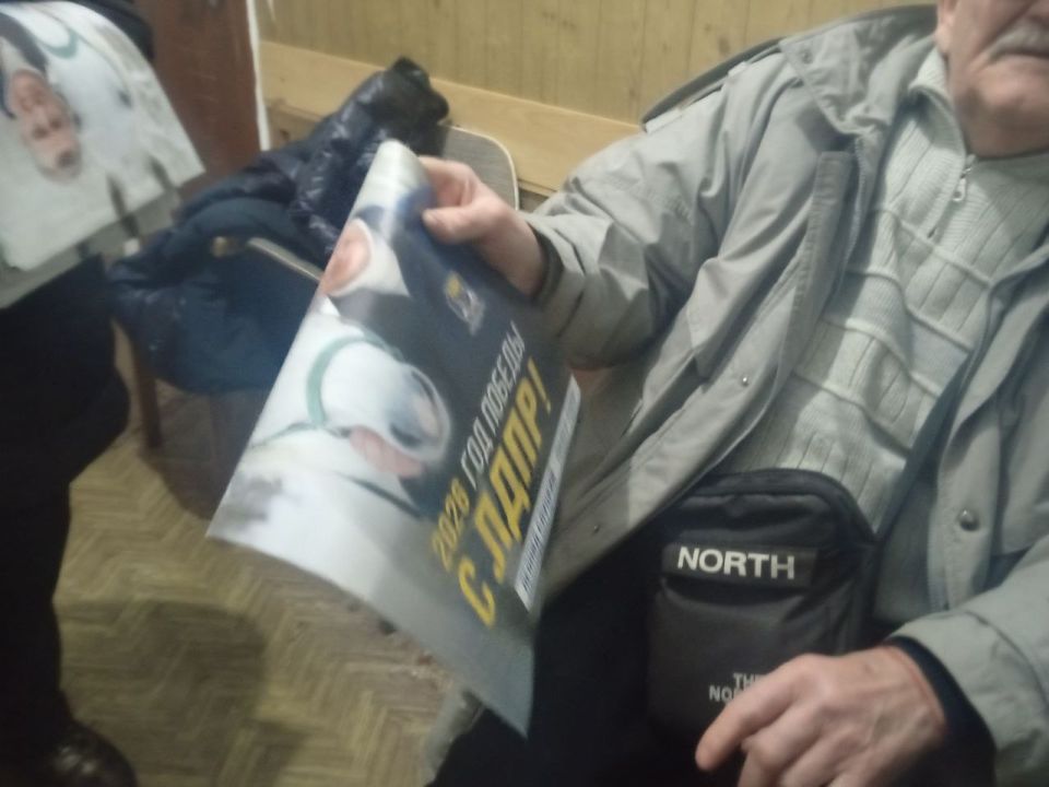 В Запорожской области активисты ЛДПР активно распространяют партийную газету, информируя жителей о праздничном розыгрыше призов В Запорожской области активисты ЛДПР активно распространяют партийную газету, информируя жителей о праздничном розыгрыше призов