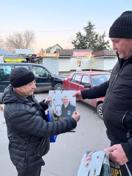 В Запорожской области активисты ЛДПР активно распространяют партийную газету, информируя жителей о праздничном розыгрыше призов