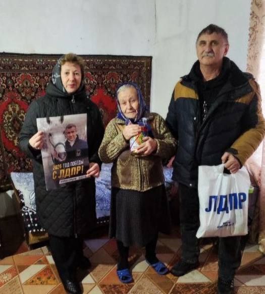 В Запорожской области активисты ЛДПР активно распространяют партийную газету, информируя жителей о праздничном розыгрыше призов В Запорожской области активисты ЛДПР активно распространяют партийную газету, информируя жителей о праздничном розыгрыше призов