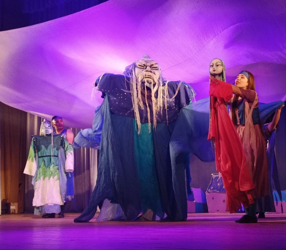 Премьера спектакля «Дочь Байкала — Ангара» состоялась в Областном центре искусств и народного творчества Премьера спектакля «Дочь Байкала — Ангара» состоялась в Областном центре искусств и народного творчества