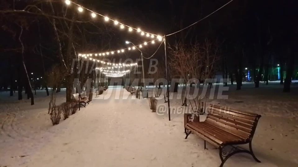 В Мелитополе установили освещение на новой аллее в парке Горького