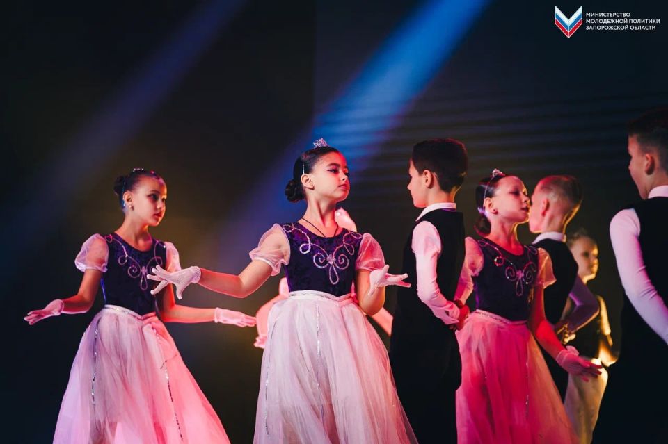 Итоги, эмоции и вдохновение: отчётный концерт бальных танцев прошёл в Мелитополе Итоги, эмоции и вдохновение: отчётный концерт бальных танцев прошёл в Мелитополе