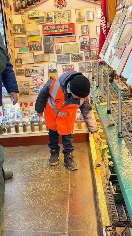 «Ёлка желаний»: 12 января 2026 в Мелитопольском локомотивном депо осуществилась мечта Игоря из с. Константиновка Запорожской области «Ёлка желаний»: 12 января 2026 в Мелитопольском локомотивном депо осуществилась мечта Игоря из с. Константиновка Запорожской области