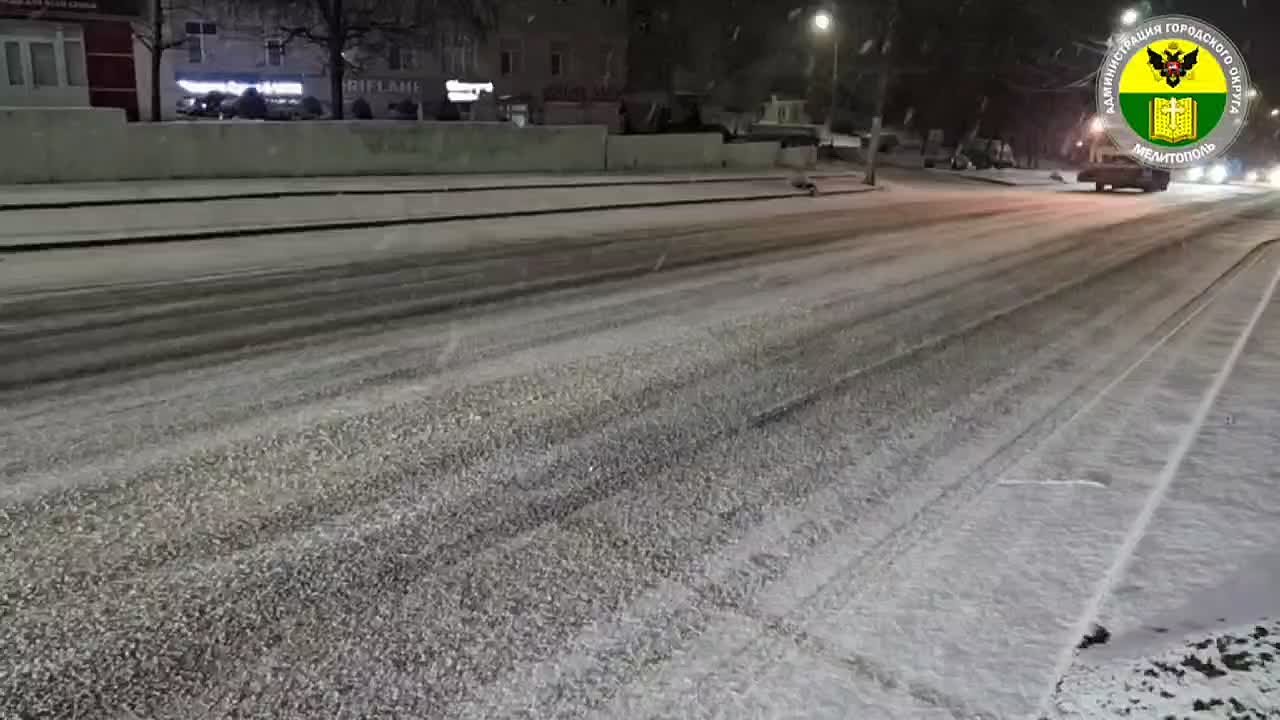 На дороги Мелитополя вышла спецтехника